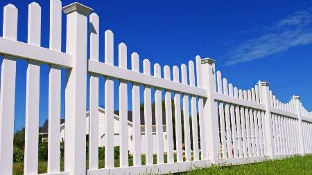 vinyl fence installation in Ellenton Florida