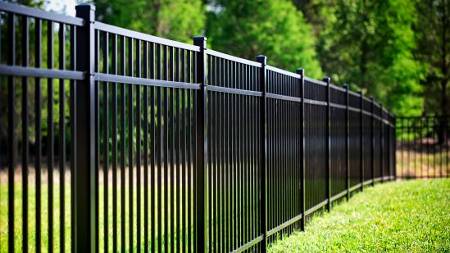 aluminum fence installation in Charlotte County Florida